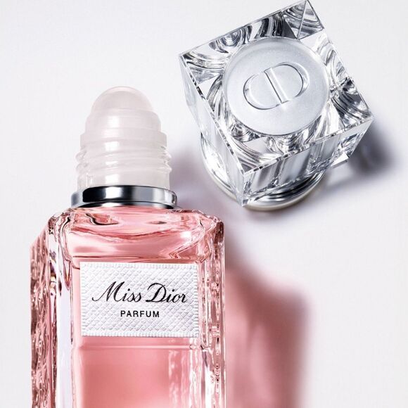 Miss Dior Parfum Roller-Pearl -
New & Sealed - Picture 5 of 17